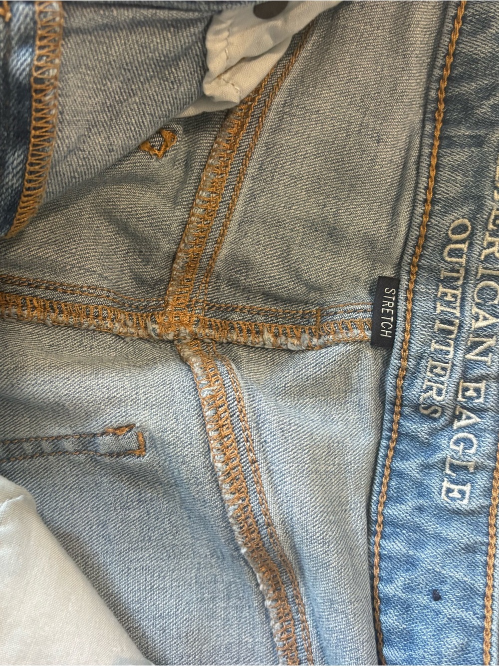 American Eagle Outfitters Light Wash High-Rise Straight Jeans - Picture 4 of 6